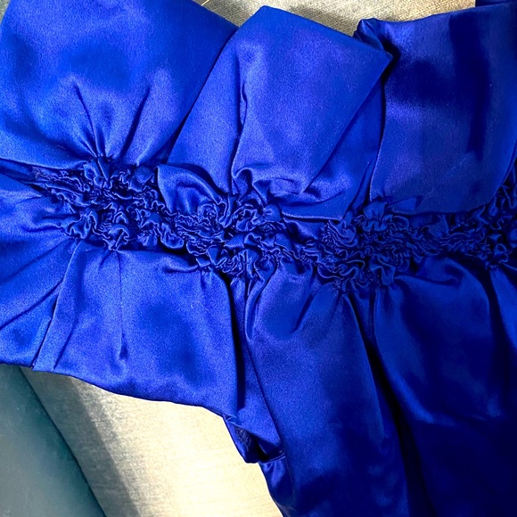 Black Halo off the shoulder cobalt blue blouse - Picture 6 of 8